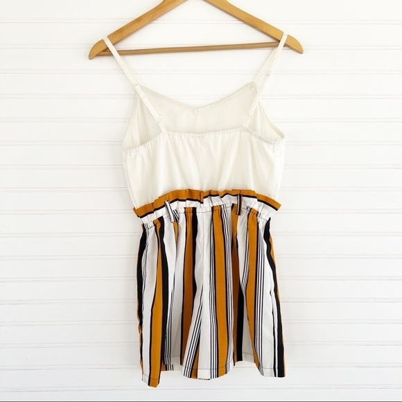 Feathers Shorts jumpsuit romper Size Small - Picture 2 of 12